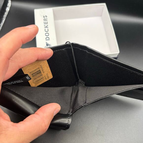 Dockers Men’s Leather Bifold Wallet 31DP220058 Black Color NIB - Picture 7 of 17